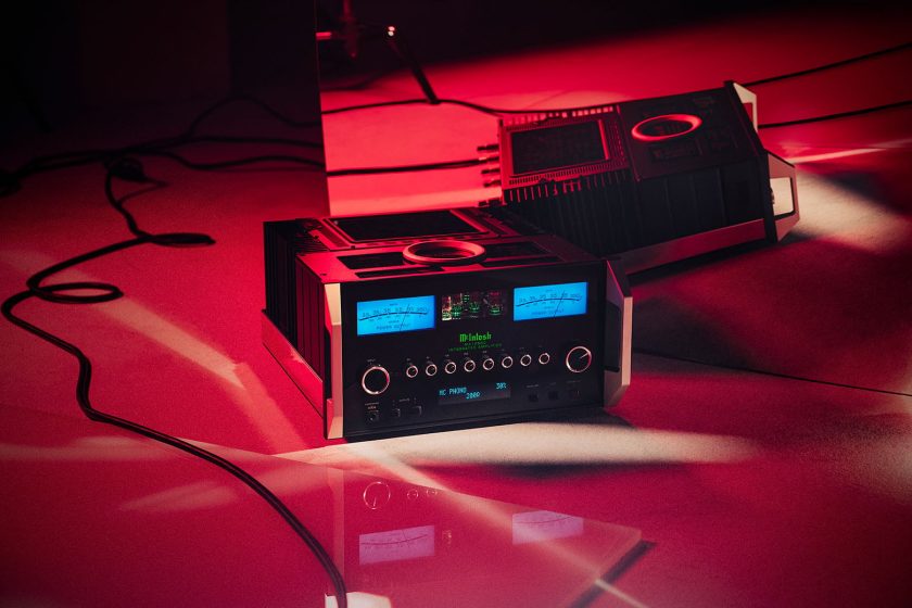 Hybrid Integrated Amplifier with 350 Watts per channel