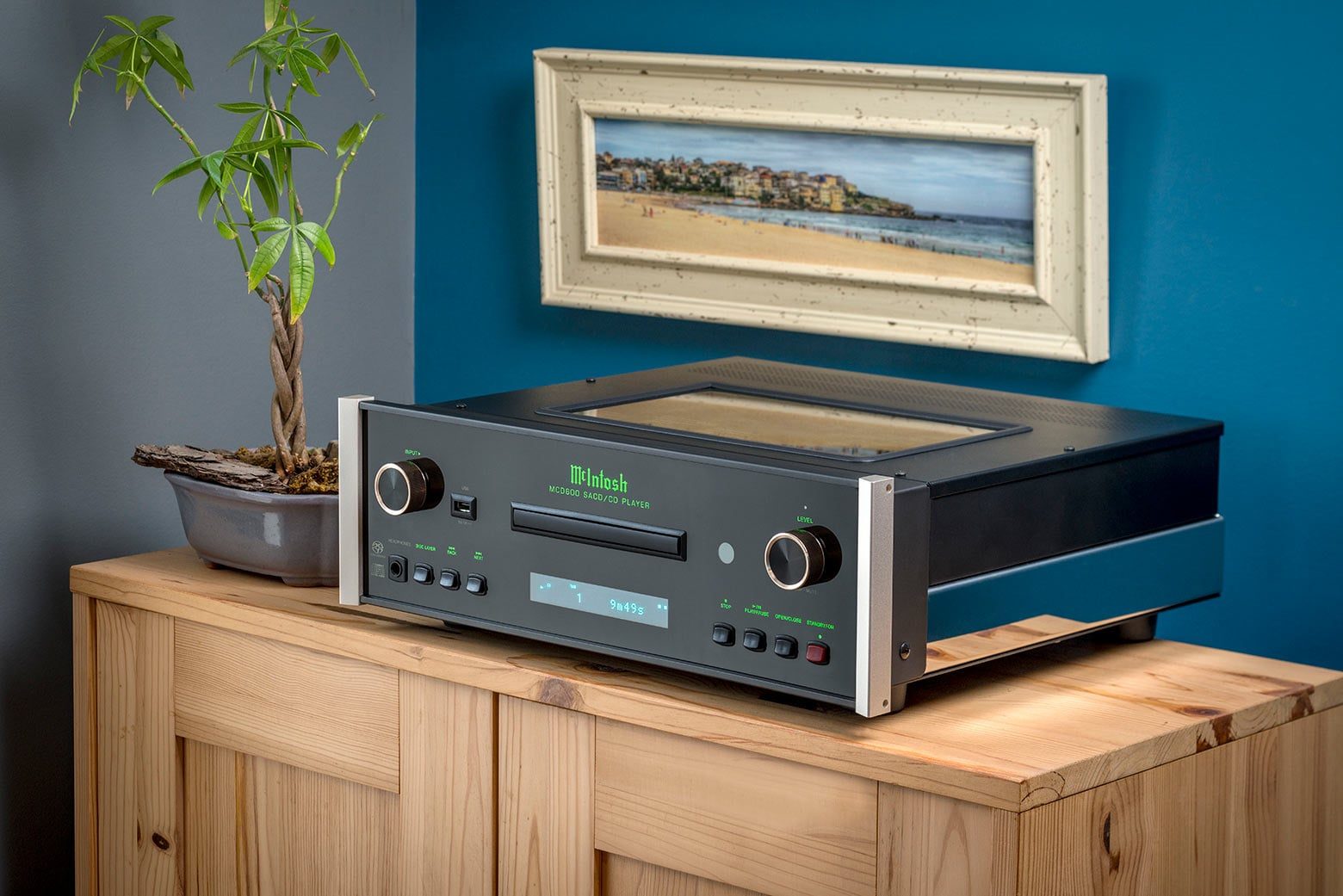 SACD/CD Player newly designed digital circuit highlighted by a new premium 8-channel, 32-bit PCM/DSD digital-to-analog converter (DAC).