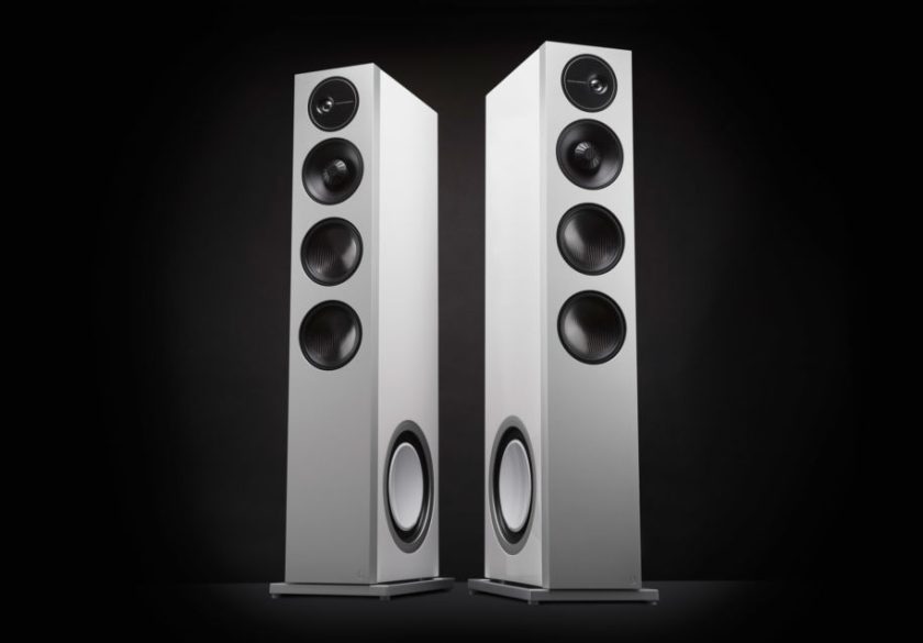 Definitive Technology Demand D17